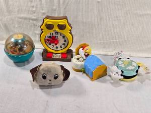 lot 286 image: Vintage Toys Including 1975 Tomy Answer Clock