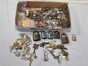 lot 330 image: Vintage Keys and Padlocks