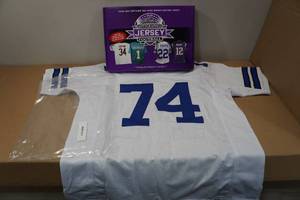 lot 12 image: Signed Bob Lilly Jersey - Beckett Certified