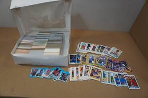 lot 84 image: Baseball Cards - Late 80s to Early 90s