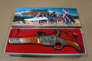 lot 98 image: Dorado Pistol Shaped Knife with Sheath