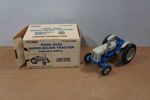 lot 151 image: Ertl Ford 5000 Super Major Tractor 116 Scale Replica