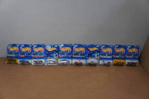 lot 159 image: 10 Hot Wheels Die Cast Cars