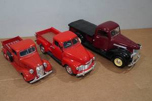 lot 169 image: 3 Truck Replicas - 125 Scale 1937 Ford, 124 Scale 1953 & 119 Scale 1948 Chevy