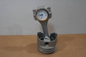 lot 179 image: Vintage Chevy Big Block Piston Clock