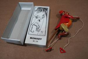 lot 190 image: Vintage Look Tin Litho Climbing Monkey