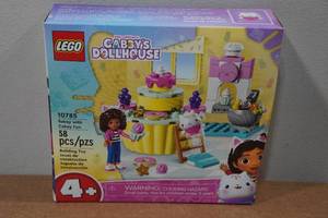 lot 193 image: Lego Gabbys Dollhouse 58 Piece Building Set