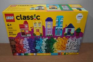 lot 194 image: Lego Classic Creative Houses 850 Piece Building Set
