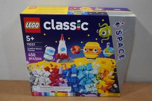 lot 195 image: Lego Classic Creative Space Planets 450 Piece Building Set