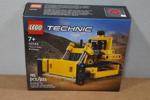 lot 198 image: Lego Technic Heavy-Duty Bulldozer 195 Piece Building Set