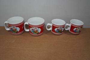 lot 255 image: Set of Four Campbells Soup Mugs