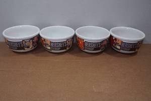 lot 256 image: Set of Four Hersheys Syrup Ceramic Ice Cream Bowls