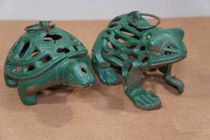 lot 284 image: Vintage Cast Iron Turtle & Frog Candle Holders
