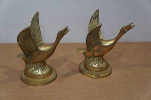 lot 287 image: Vintage Solid Brass Flying Geese