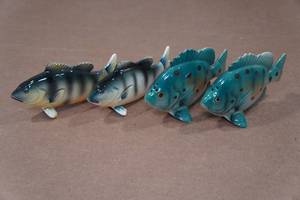 lot 295 image: 2 Vintage Salt & Pepper Shaker Sets