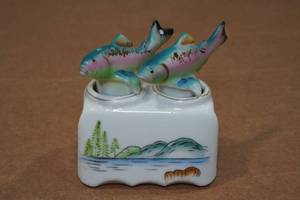 lot 302 image: Vintage Nodder Salt & Pepper Shaker Set