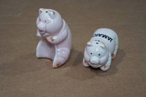lot 305 image: Vintage Salt & Pepper Shaker Set - Pigs