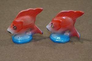 lot 307 image: Vintage Salt & Pepper Shaker Set - Tropical Fish