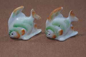 lot 311 image: Vintage Fish Salt & Pepper Shaker Set