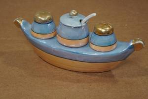 lot 314 image: Vintage Iridescent Salt, Pepper & Sugar Caddy Set