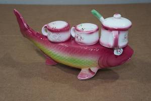 lot 315 image: Vintage Salt, Pepper & Sugar Caddy Set
