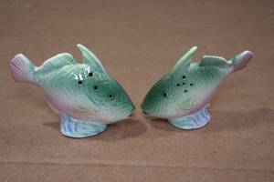 lot 316 image: Vintage Fish Salt & Pepper Shaker Set
