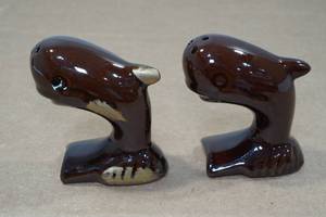 lot 318 image: Vintage Salt & Pepper Shaker Set - Whales