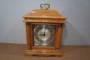 lot 322 image: Westminster Solid Oak Mantle Clock