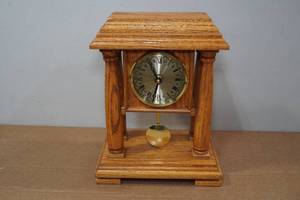 lot 323 image: Pendelum Oak Mantle Clock Made in Germany