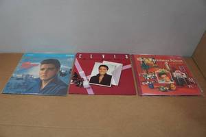 lot 338 image: Elvis Christmas Vinyl Record Albums