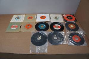 lot 369 image: 45 Vinyl Records - Elton John, Buffett, Elvis, Fleetwood Mac