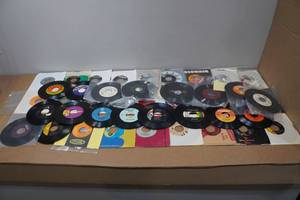 lot 371 image: 45 Vinyl Records - CCR, Richie, John Denver, Nitty Gritty Dirt Band