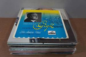 lot 359 image: 25 Vinyl Record Albums - Buddy Clark, Seekers, Weavers