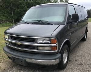 lot 3 image: 1998 Chevy Express 1500 Van