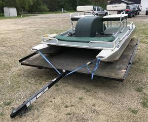 lot 4 image: 2008 11 Kennedy Paddle Boat with Trailer