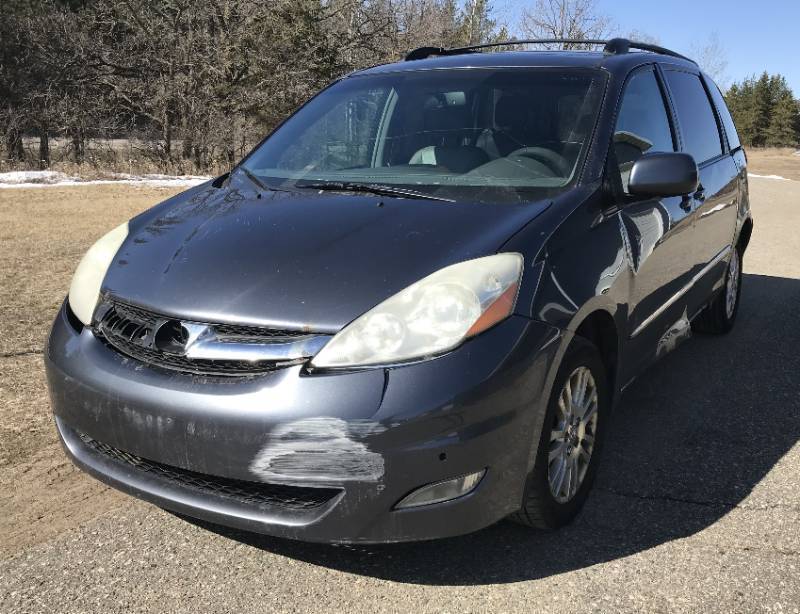 lot 4 image: 2007 Toyota Sienna XLE AWD