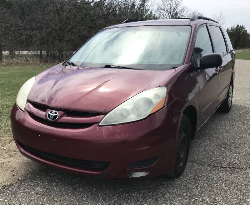 lot 4 image: 2007 Toyota Sienna CE