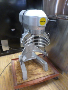 lot 5 image: Vevor Mixer