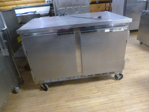 lot 10 image: Beverage Air 2-Door Cooler