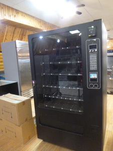 lot 18 image: USI Wittern 5 Wide Dual Coil Snack Vending Machine