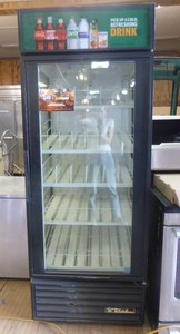 lot 23 image: True Glass Door Pop Cooler