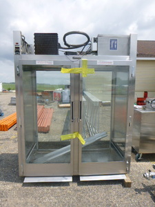 lot 29 image: Traulsen Glass Door Roll Through Cooler