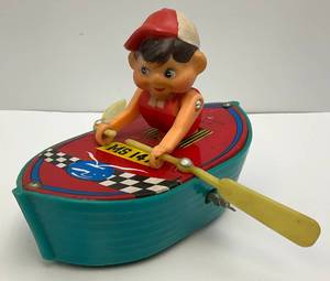 lot 5 image: Vintage Tin Litho Wind Up Boy In Boat (WORKS) 5 12