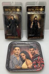 lot 52 image: Twilight NEW MOON Alice & Edward  Action Figures (NIP) & More