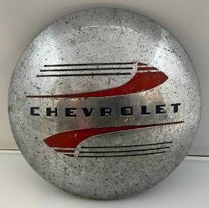 lot 68 image: Vintage Chevrolet Dog Dish Hub Cap