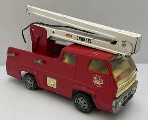 lot 122 image: Vintage 1970s Tonka Snorkel Fire Truck (Missing Pieces)