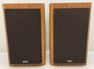 lot 138 image: Vintage KLH Model AV 3000 140 Watt Bookshelf Speakers
