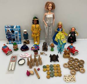 lot 176 image: Misc.Vintage Miniature Collectibles Toy Lot Including SMURFS & More