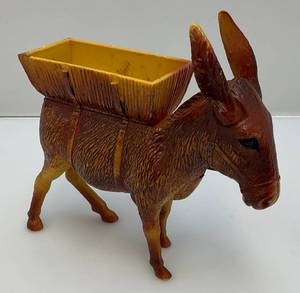 lot 183 image: Vintage Plastic Donkey Cigarette Dispenser (Works) 7 x 7 x 2