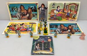 lot 228 image: Misc. Vintage Wizard Of Oz Collectibles
